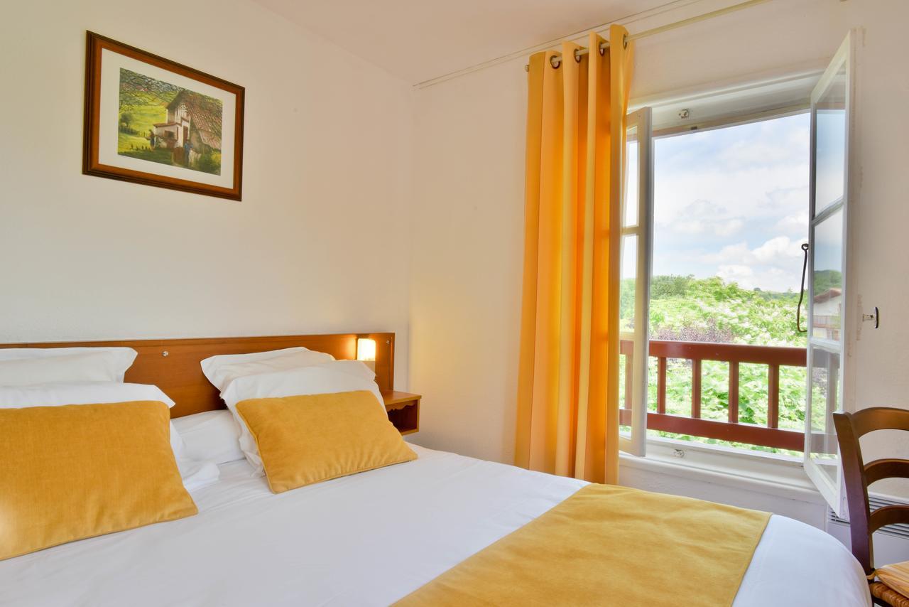 Hotel Logis Baratxartea Sare